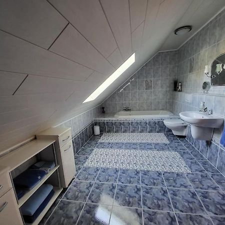 Schoene Wohnung Mit Eigenem Eingang Und Parkplatz Фульда Экстерьер фото